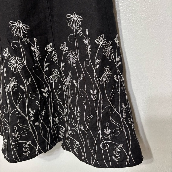 Christopher & Banks Black White Linen Blend Embroidered Floral Skirt Size 10 - Picture 2 of 5